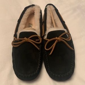 UGG Women’s Dakota Black Moccasin Slippers size 9M